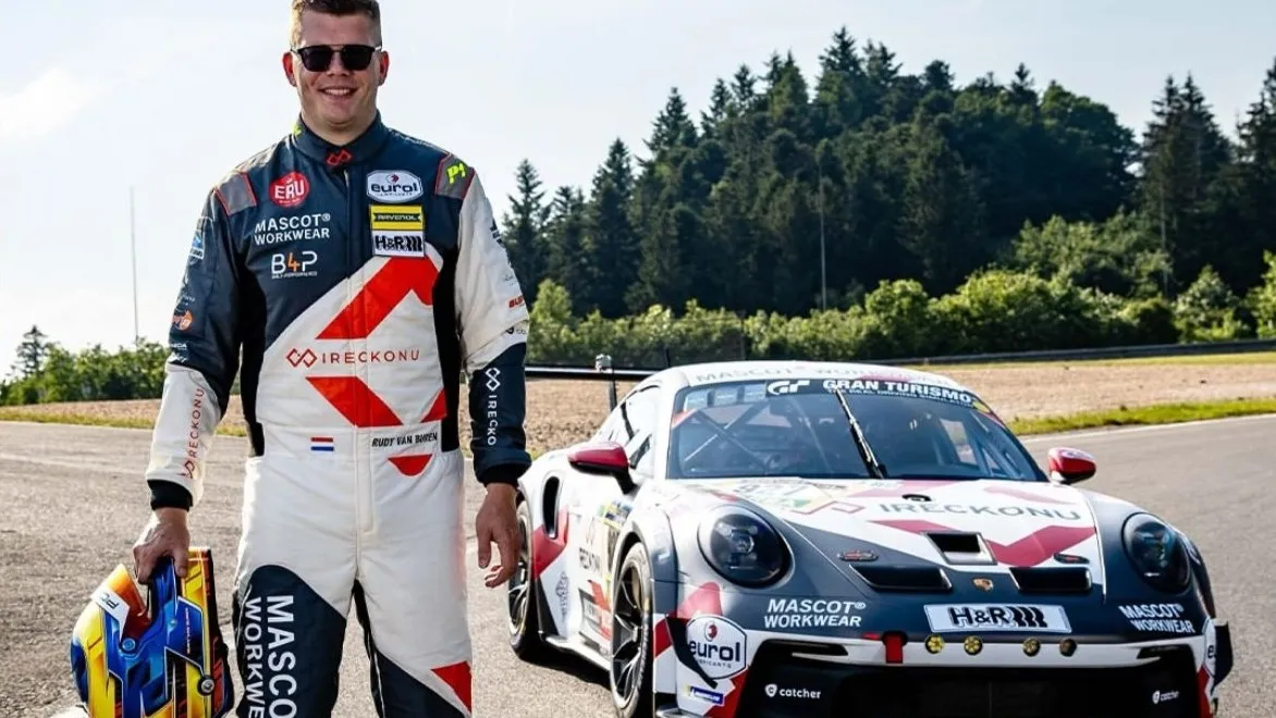 Rudy van Buren next to the Porsche GT3