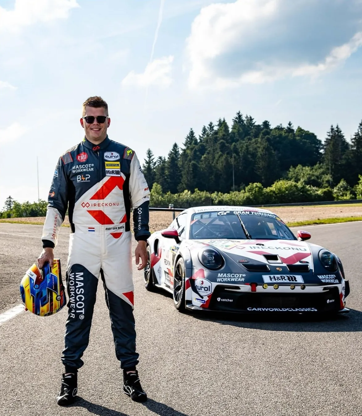 Rudy van Buren next to the Porsche GT3 Rudy van Buren next to the Porsche GT3
